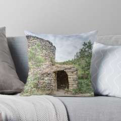 Tines de l'Escudelleta (Pont de Vilomara i Rocafort, Catalonia) - Throw Pillow