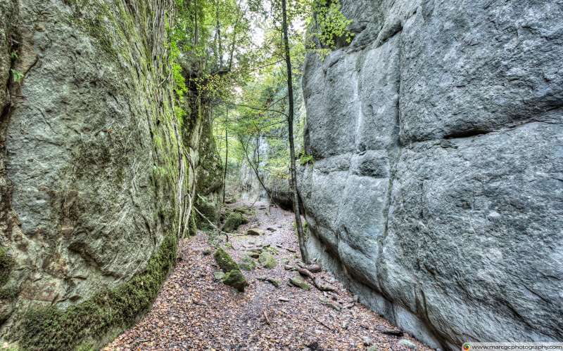 Walking Between Rock Walls (Catalonia) Free 4K HD Wallpaper