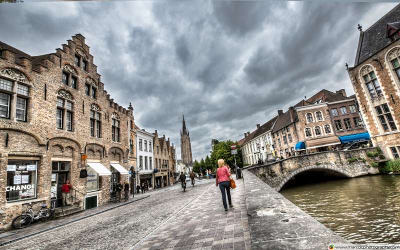 Strolling around Bruges Streets Free 4K HD Wallpaper